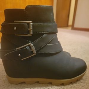 Maurice Flat Fall Ankle Boots